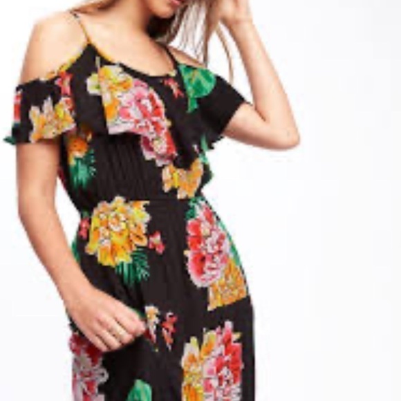 Old Navy Dresses & Skirts - Old navy ruffled cold shoulder floral dress